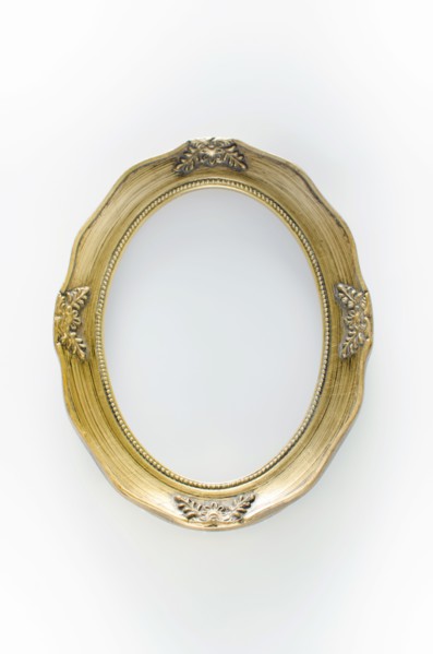 Studio shot of picture frame.
Photo : Tetra Images
