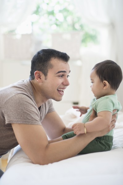 Father playing with his son (6-11 months).