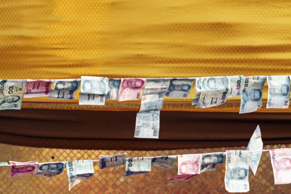 Money in front of Wat Saket