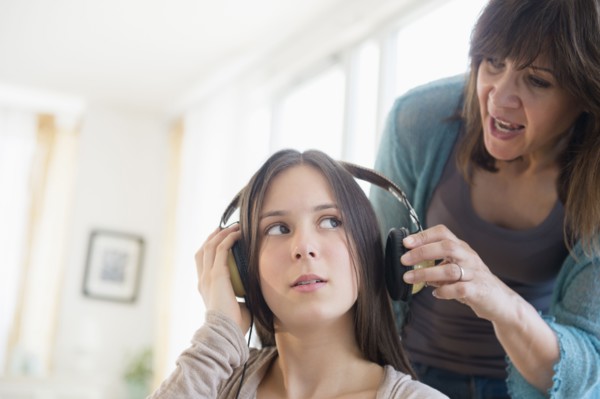 Mom yelling at teenage daughter (14-15)