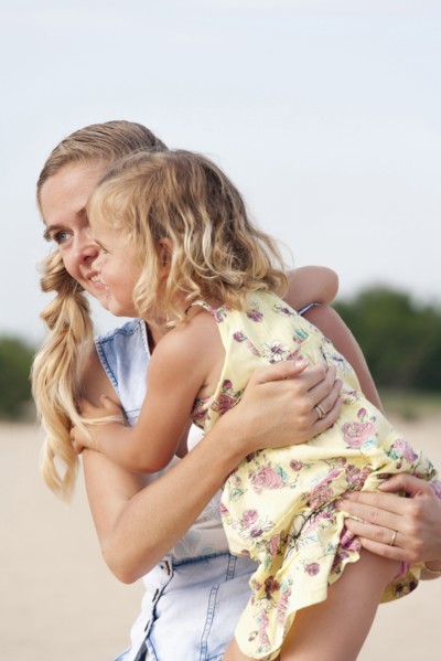 Mother playing with daughter (2-3)