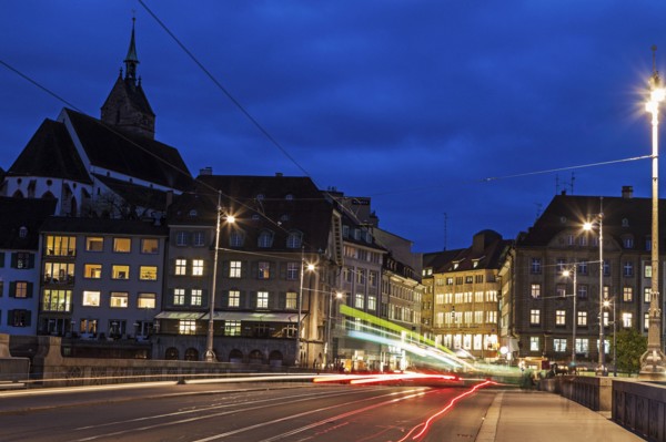 Mittlere Bridge at night