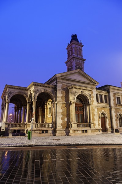 Varkert Casino entrance at dawn