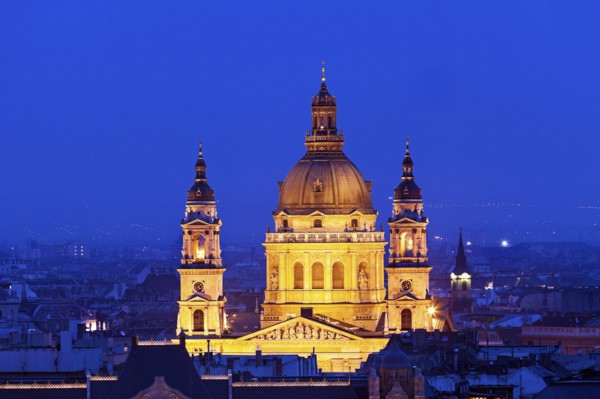 Saint Stephen's Basilica illuminated at night