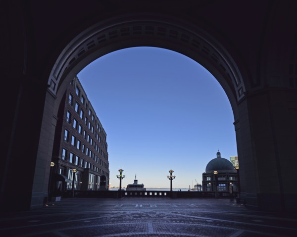 Archway entrance to Rowes Wharf