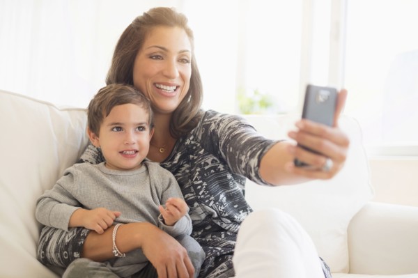Mother taking selfie son (2-3).