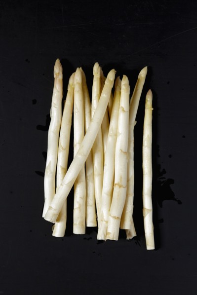 Wet white asparagus