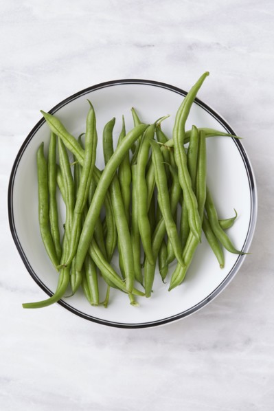 Overhead view of green beans in bowl
