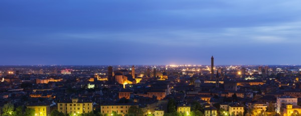 Italy, Emilia-Romagna, Bologna, Cityscape at dusk