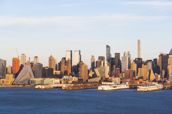 USA, New York State, New York City, Manhattan, City panorama seen across Hudson River