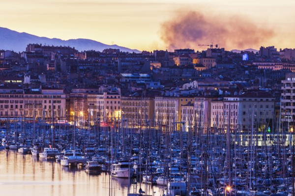France, Provence-Alpes-Cote d'Azur, Marseille, Cityscape with Vieux port - Old Port at sunset