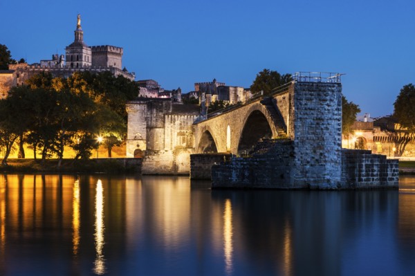 France, Provence-Alpes-Cote d'Azur, Avignon, Old town, embankment in foreground