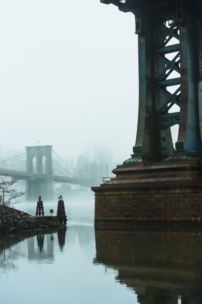 USA, New York, New York City, Manhattan, Brooklyn Bridge over East River in fog