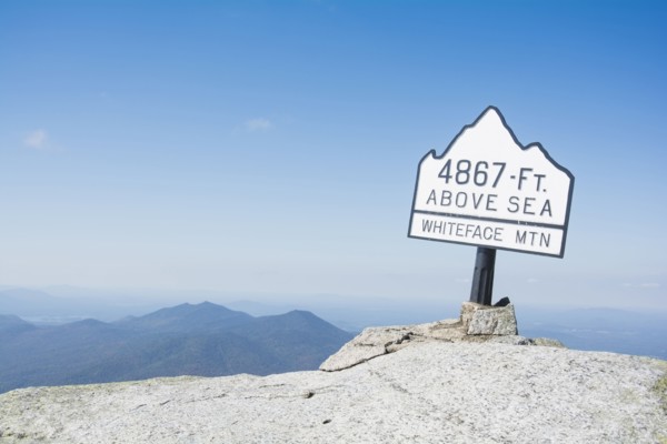 USA, New York State, Wilmington, Sign on Whiteface Mountain summit