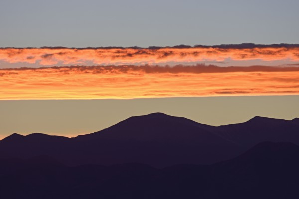 USA, Colorado, Denver, Horizontal clouds over Front Range at sunset