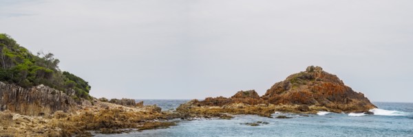 Australia, New South Wales, Rocky seashore at Mimosa Rocks National Park