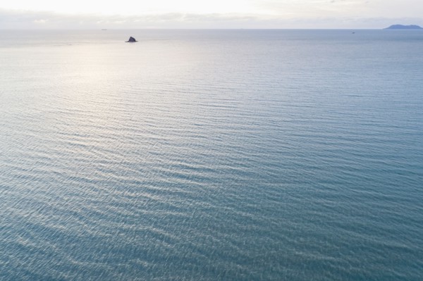Australia, Queensland, Sea reflecting sunlight