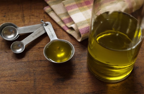 Measuring spoon, olive oil and napkin