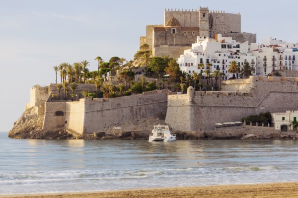 Spain, Valencian Community, Peniscola, Town with fortified wall by sea