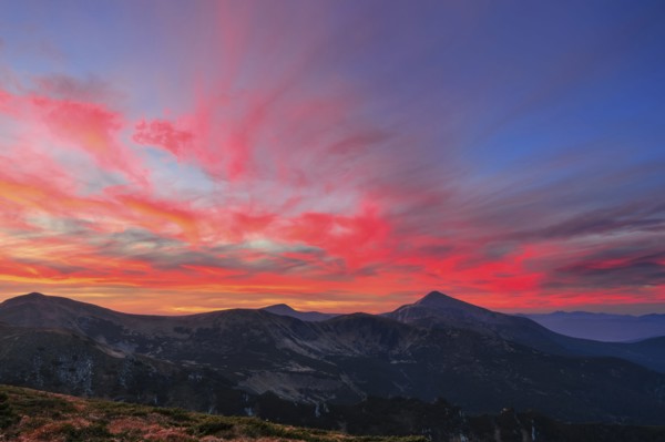 Ukraine, Ivano-Frankivsk region, Verkhovyna district, Carpathians, Chornohora, Sunset over mountain Shpytsi