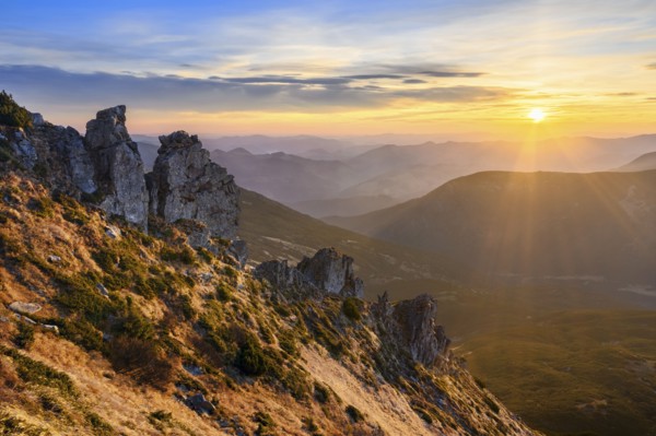 Ukraine, Ivano-Frankivsk region, Verkhovyna district, Carpathians, Chornohora, Sunrise over mountain Shpytsi
