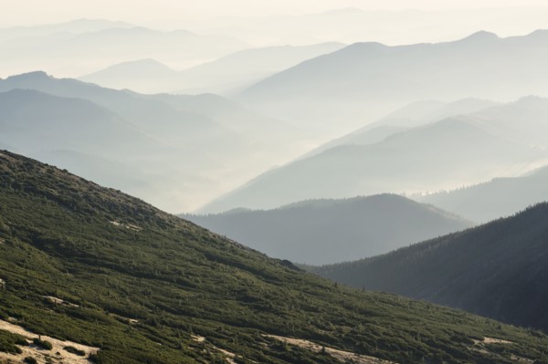Ukraine, Ivano-Frankivsk region, Verkhovyna district, Carpathians, Chornohora, Scenic landscape with mountain Shpytsi