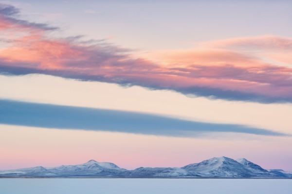 USA, Oregon, Alford Desert, Winter Sunset over mountains