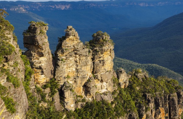 Australia, New South Wales, Blue Mountains, Storm clouds above Three Sisters