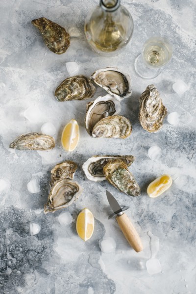 Raw oysters with lemon and champagne