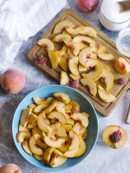 Sliced peaches