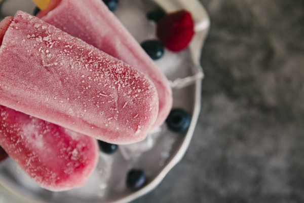 Berry ice pops with berries