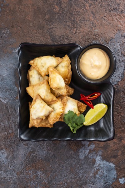 Fried fish appetizer with sauce