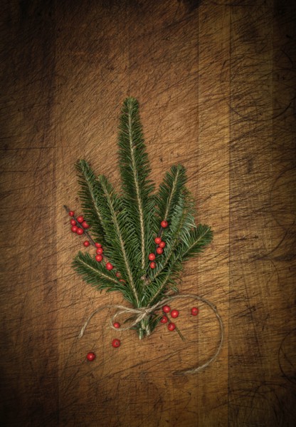 Pine fronds and mistletoe berries