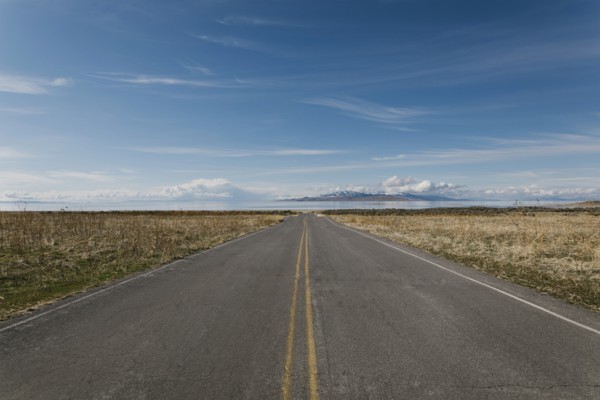 USA, Utah, Salt Lake City, Empty road under blue sky