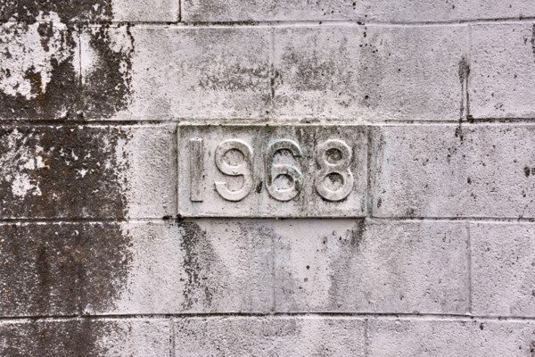 Year carved in facade