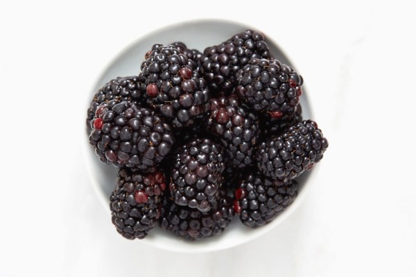 Blackberries in bowl