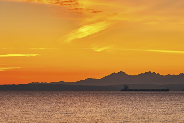 USA, Washington, Seattle, Sunset over seashore