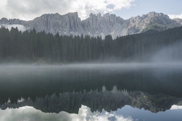 Italy, Carezza, Lago di Carezza in Dolomite Alps at dawn