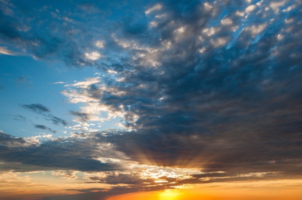 USA, South Dakota, Cloudscape with setting sun