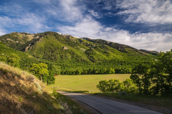 USA, Utah, Salem, Rural road in mountains
