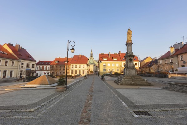 Poland, Opole, Toszek, Historic town square with statue at dusk