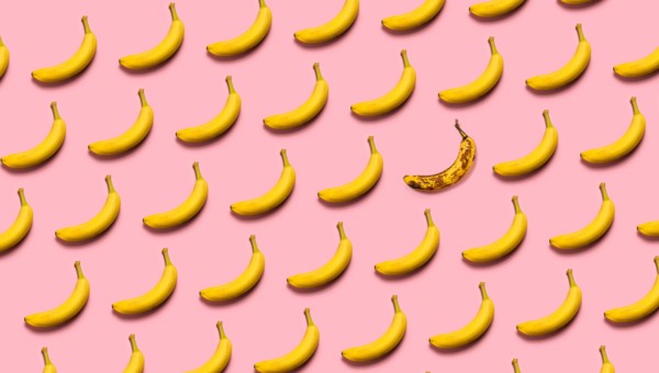 Rows of bananas on pink background