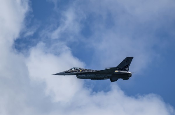 F-16 Fighting Falcon flying against sky