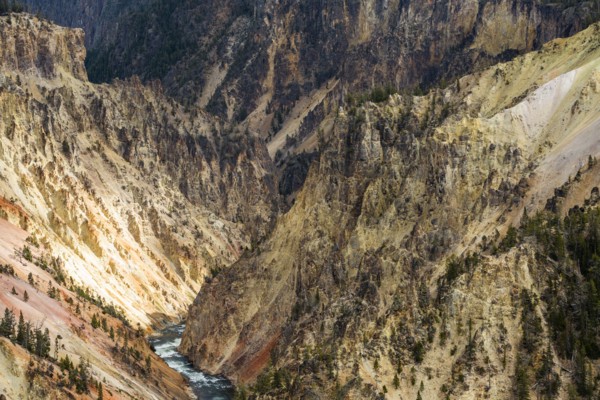 Yellowstone River flowing through Grand Canyon in Yellowstone National Park