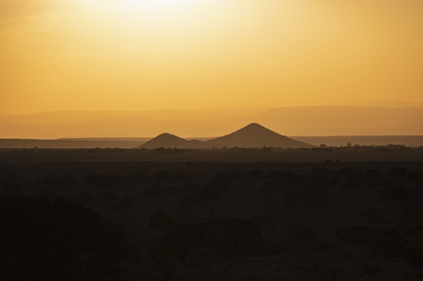 Usa, New Mexico, Santa Fe, El Dorado, Sunset sky over desert landscape