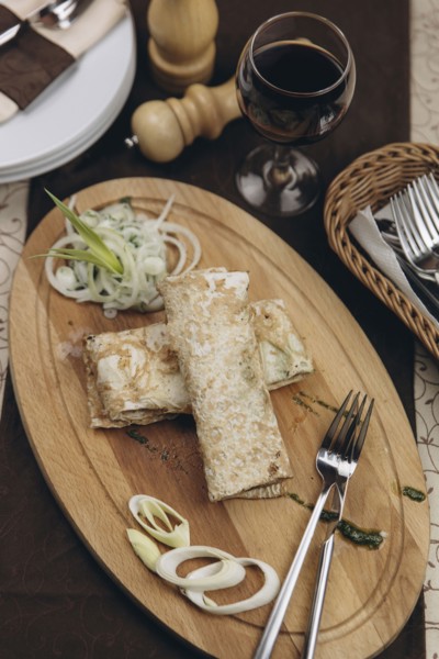 Bread and onions on tray