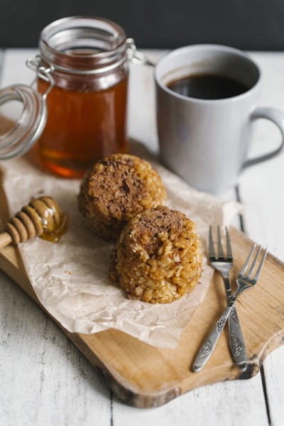 Dessert cakes with coffee and honey