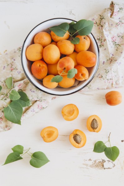 Apricots in bowl
