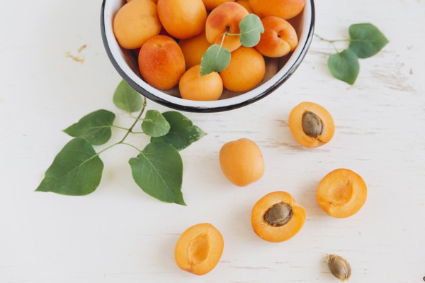 Apricots in bowl