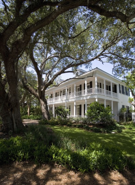 Front exterior plantation house